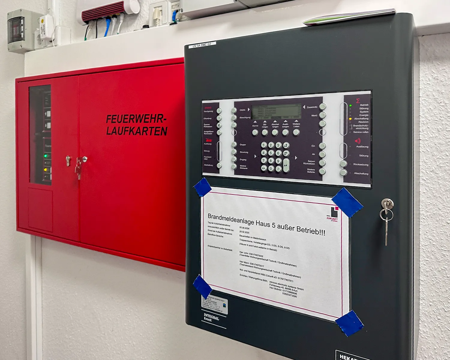 Brandmeldeanlage mit Schrank für Feuerwehrlaufkarten