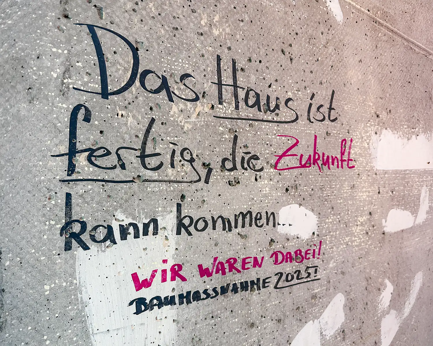 Handgeschriebene Botschaft zum Abschluss der Bauarbeiten